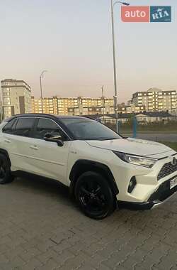 Внедорожник / Кроссовер Toyota RAV4 2019 в Хмельницком