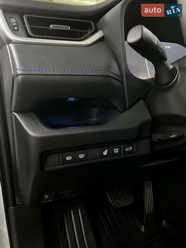 Внедорожник / Кроссовер Toyota RAV4 2023 в Черновцах