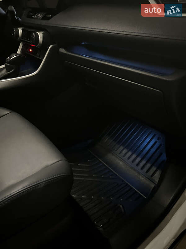 Внедорожник / Кроссовер Toyota RAV4 2023 в Черновцах