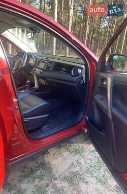 Внедорожник / Кроссовер Toyota RAV4 2013 в 