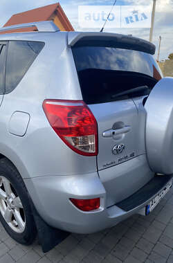 Позашляховик / Кросовер Toyota RAV4 2007 в 