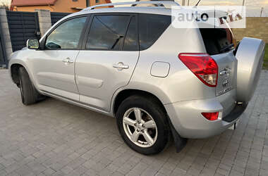 Позашляховик / Кросовер Toyota RAV4 2007 в 