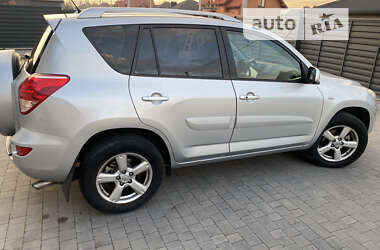 Позашляховик / Кросовер Toyota RAV4 2007 в 