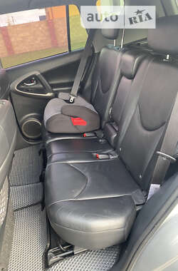 Позашляховик / Кросовер Toyota RAV4 2007 в 