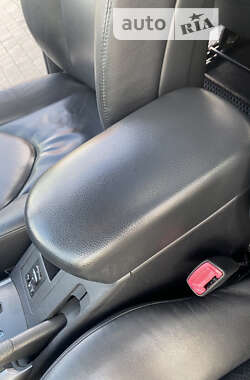 Позашляховик / Кросовер Toyota RAV4 2007 в 