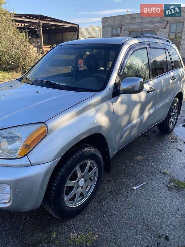 Внедорожник / Кроссовер Toyota RAV4 2003 в Каневе