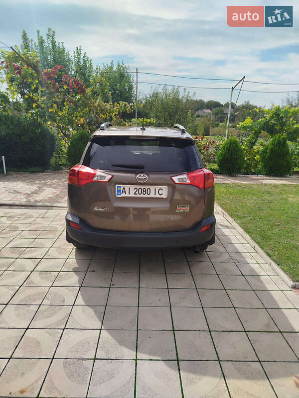 Внедорожник / Кроссовер Toyota RAV4 2015 в Новоселице