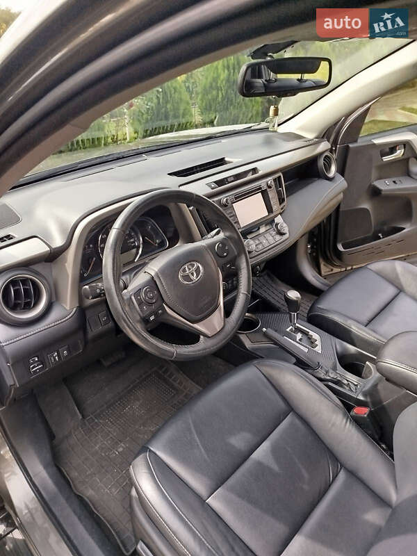 Внедорожник / Кроссовер Toyota RAV4 2015 в Новоселице