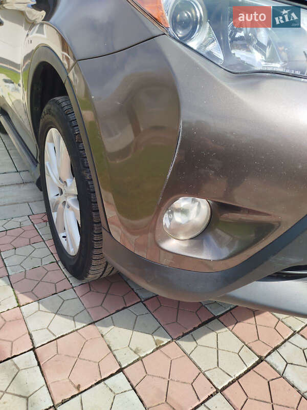 Внедорожник / Кроссовер Toyota RAV4 2015 в Новоселице