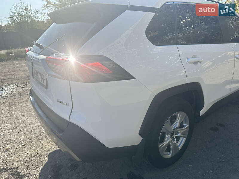 Позашляховик / Кросовер Toyota RAV4 2021 в Кривому Розі