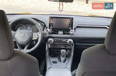 Позашляховик / Кросовер Toyota RAV4 2020 в Дніпрі