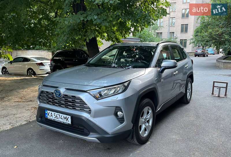 Позашляховик / Кросовер Toyota RAV4 2020 в Києві