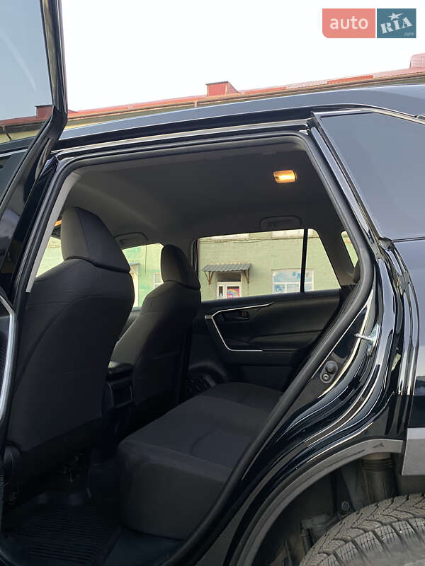 Позашляховик / Кросовер Toyota RAV4 2018 в Бердичеві фото 10 Позашляховик / Кросовер Toyota RAV4 2018 в Бердичеві