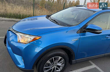Внедорожник / Кроссовер Toyota RAV4 2018 в 