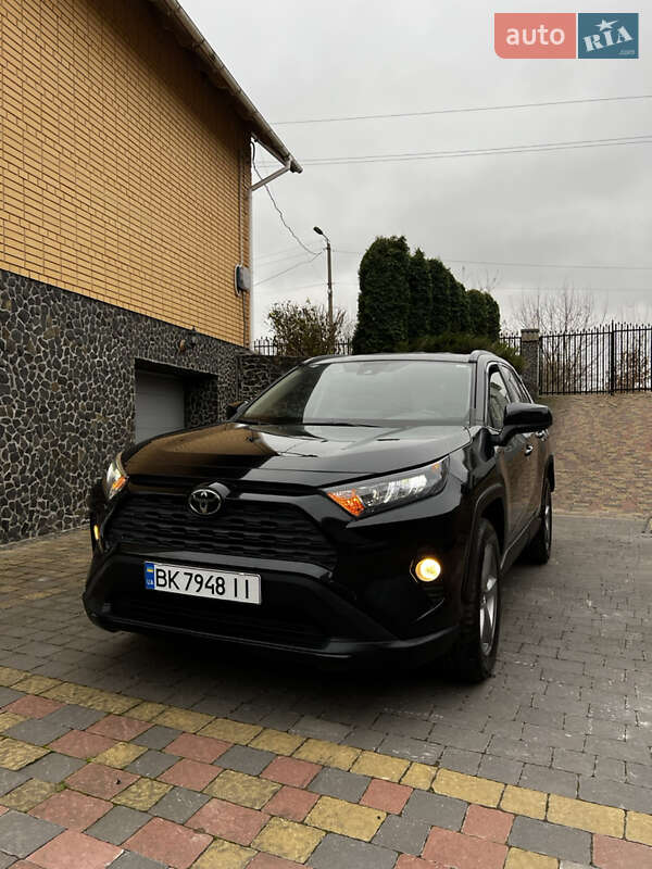 Позашляховик / Кросовер Toyota RAV4 2018 в Дубні