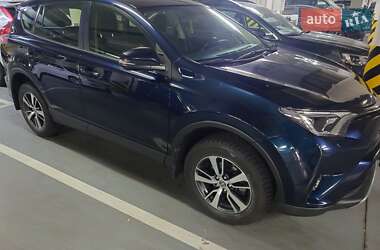 Позашляховик / Кросовер Toyota RAV4 2017 в Києві