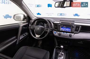 Внедорожник / Кроссовер Toyota RAV4 2017 в 