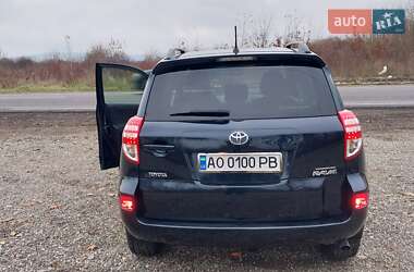 Внедорожник / Кроссовер Toyota RAV4 2012 в Хусте