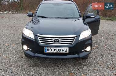 Внедорожник / Кроссовер Toyota RAV4 2012 в Хусте