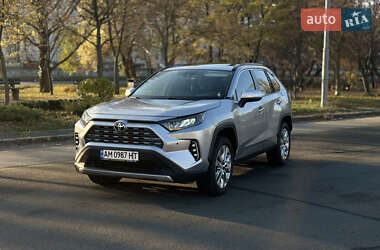 Позашляховик / Кросовер Toyota RAV4 2020 в Києві