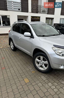 Позашляховик / Кросовер Toyota RAV4 2007 в Рівному