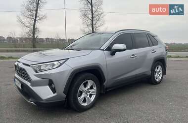 Позашляховик / Кросовер Toyota RAV4 2020 в Ромнах