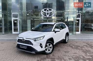 Внедорожник / Кроссовер Toyota RAV4 2019 в Киеве