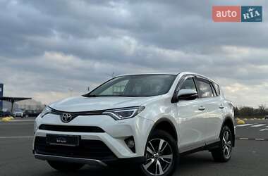 Внедорожник / Кроссовер Toyota RAV4 2017 в Киеве