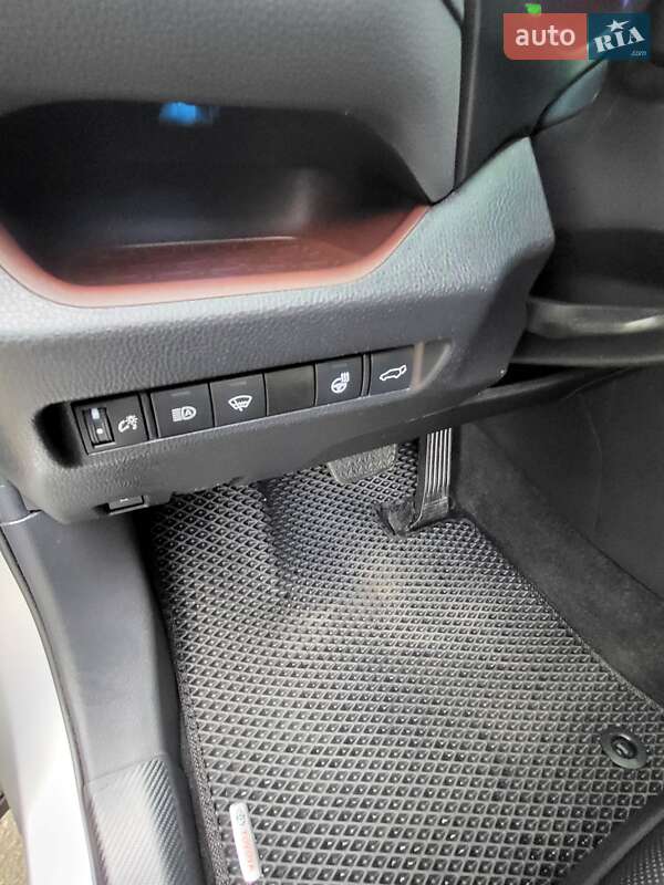 Внедорожник / Кроссовер Toyota RAV4 2021 в Чернигове