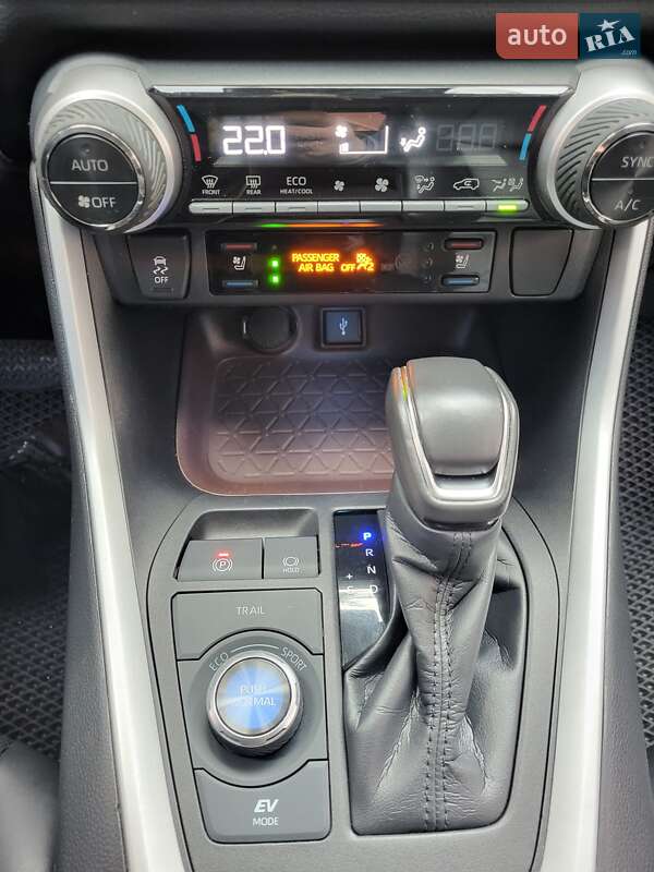 Внедорожник / Кроссовер Toyota RAV4 2021 в Чернигове