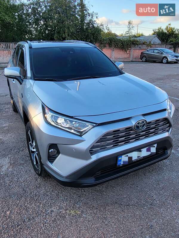 Внедорожник / Кроссовер Toyota RAV4 2021 в Чернигове