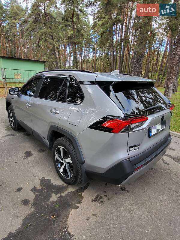 Внедорожник / Кроссовер Toyota RAV4 2021 в Чернигове