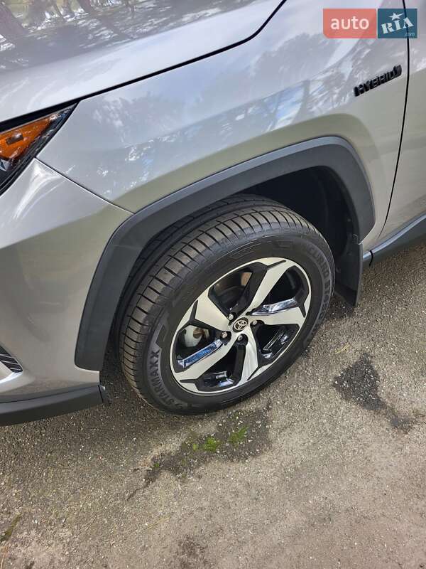 Внедорожник / Кроссовер Toyota RAV4 2021 в Чернигове