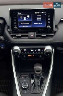 Внедорожник / Кроссовер Toyota RAV4 2021 в 