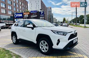 Позашляховик / Кросовер Toyota RAV4 2019 в Ужгороді