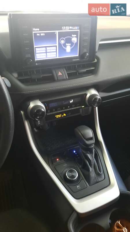 Внедорожник / Кроссовер Toyota RAV4 2021 в Черноморске