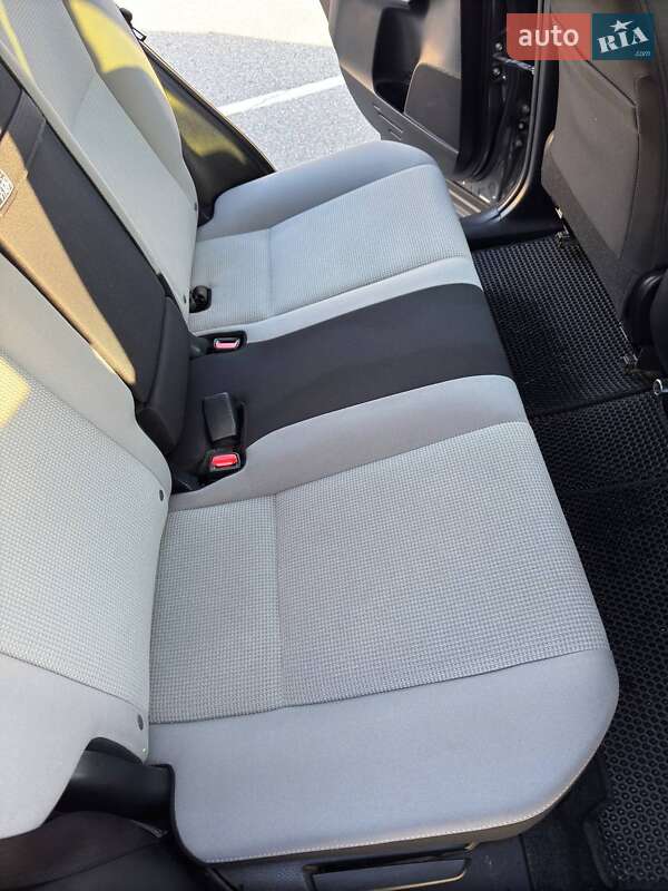 Позашляховик / Кросовер Toyota RAV4 2016 в Львові