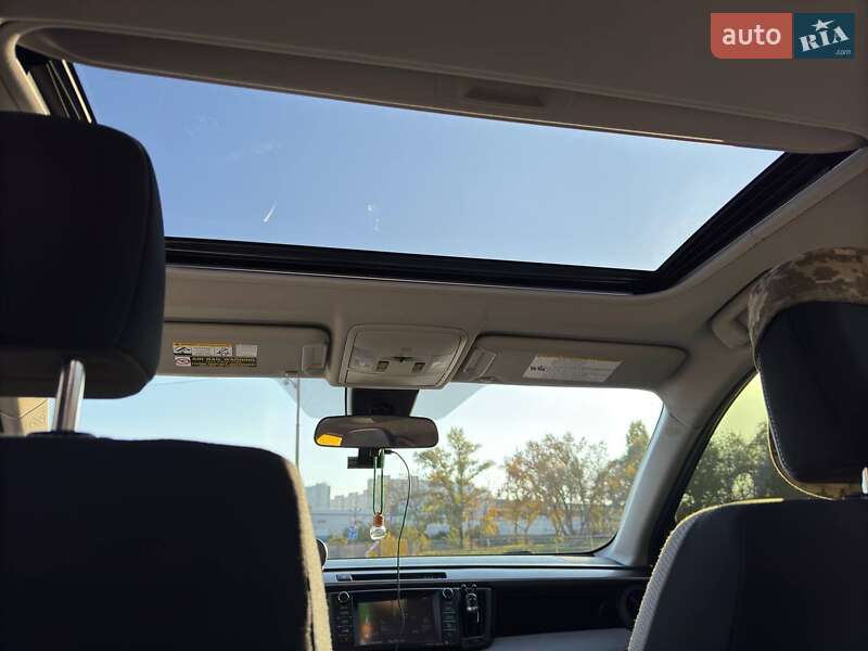 Позашляховик / Кросовер Toyota RAV4 2016 в Львові