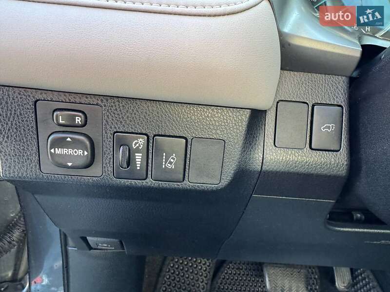 Позашляховик / Кросовер Toyota RAV4 2016 в Львові