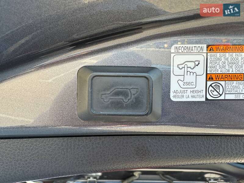 Позашляховик / Кросовер Toyota RAV4 2016 в Львові