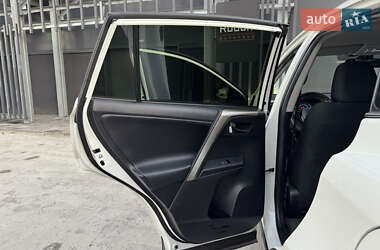 Внедорожник / Кроссовер Toyota RAV4 2013 в 