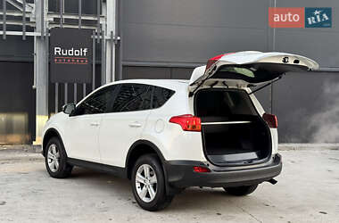 Внедорожник / Кроссовер Toyota RAV4 2013 в 