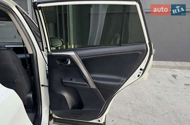 Внедорожник / Кроссовер Toyota RAV4 2013 в 