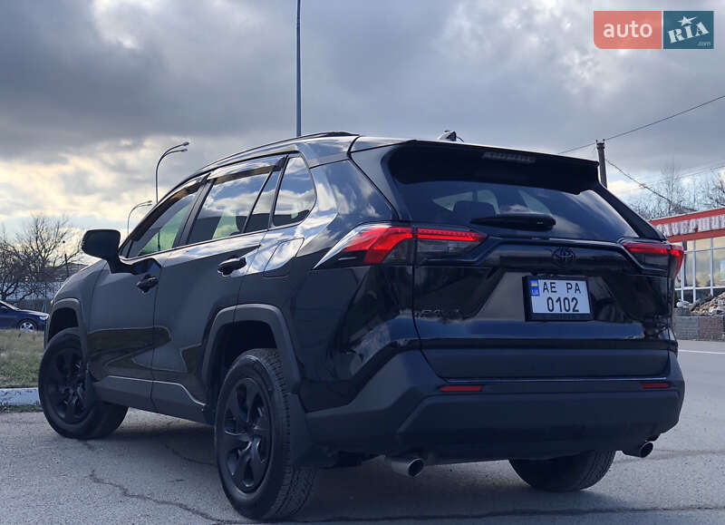 Позашляховик / Кросовер Toyota RAV4 2021 в Дніпрі