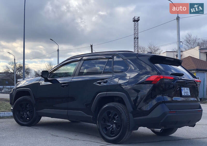 Позашляховик / Кросовер Toyota RAV4 2021 в Дніпрі