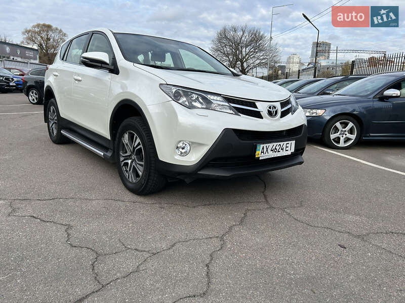 Внедорожник / Кроссовер Toyota RAV4 2015 в Киеве