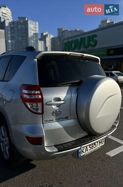 Внедорожник / Кроссовер Toyota RAV4 2010 в Киеве