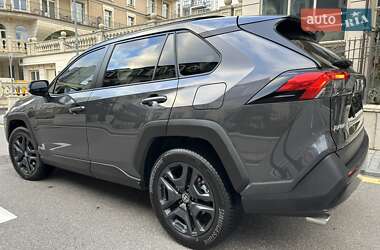 Внедорожник / Кроссовер Toyota RAV4 2024 в Киеве