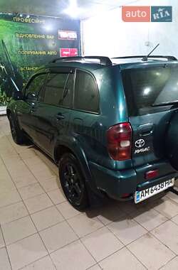 Внедорожник / Кроссовер Toyota RAV4 2002 в Иршанске