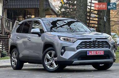 Внедорожник / Кроссовер Toyota RAV4 2018 в Дрогобыче